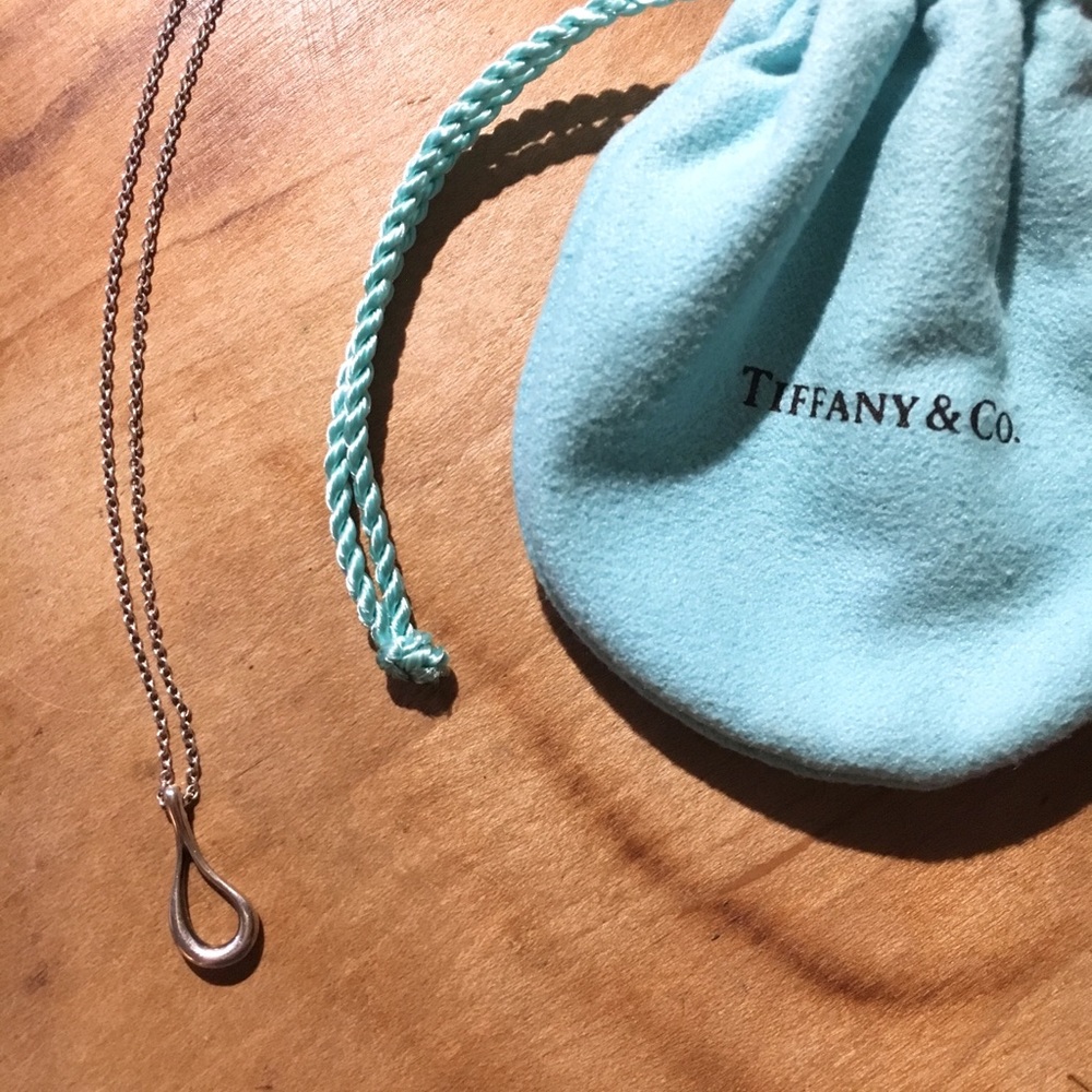 TIFFANY & CO. Elsa Peretti Open Teardrop Necklace